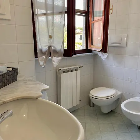 Casa L'abbraccio Feriehus Sarzana