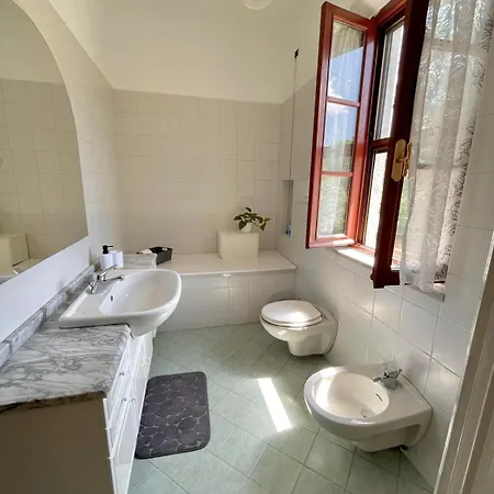 Casa L'abbraccio Feriehus Sarzana